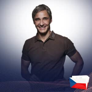 Dr. Roman Kufa, expert plastic surgeon specializing in facelift and rhinoplasty procedures.